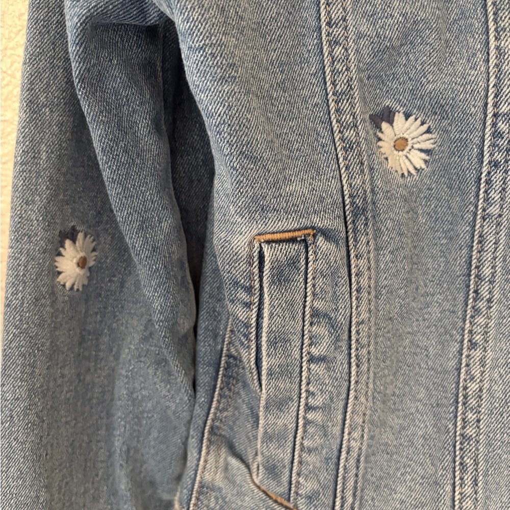 Abercrombie Kids 13/14 Daisy Embroidered Denim Jacket - Picture 4 of 12